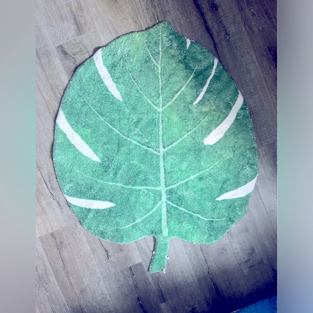 Nursery leaf rug